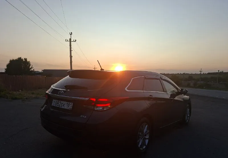 Продам hyundai i40 официальная машина куплена в салоне! цвет мокрый асфальт, перламутр. ✅️комфортные сидения, много места в салоне ✅️ led оптика / камера заднего вида / 3 режима вождения/ подогрев сидений/работающий кондиционер / авторучник. ✅️ , ходовая в отличном состояний! 2 ключа / 2 комплекта резины любые проверки, сопровождение в мрео 2.0 атм бензин расход 9л 128тыс пробег год: 2016 цена: 1 290 000руб🔥 торг, обмен, кредит +79595540000 +7959214 0622(телеграмм/ватсап) луганск 📞 звоните: +7(959)5540000 - фотография - 7