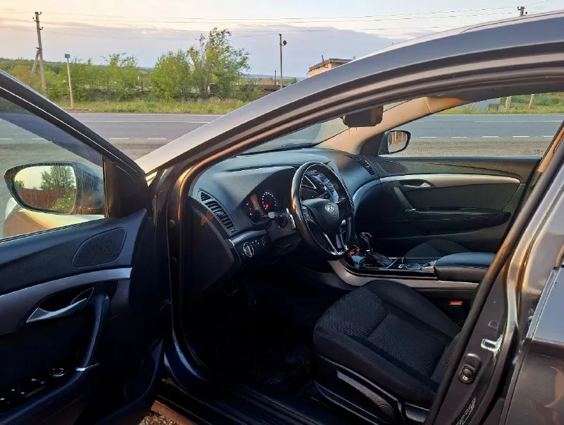 Продам hyundai i40 официальная машина куплена в салоне! цвет мокрый асфальт, перламутр. ✅️комфортные сидения, много места в салоне ✅️ led оптика / камера заднего вида / 3 режима вождения/ подогрев сидений/работающий кондиционер / авторучник. ✅️ , ходовая в отличном состояний! 2 ключа / 2 комплекта резины любые проверки, сопровождение в мрео 2.0 атм бензин расход 9л 128тыс пробег год: 2016 цена: 1 290 000руб🔥 торг, обмен, кредит +79595540000 +7959214 0622(телеграмм/ватсап) луганск 📞 звоните: +7(959)5540000 - фотография - 8