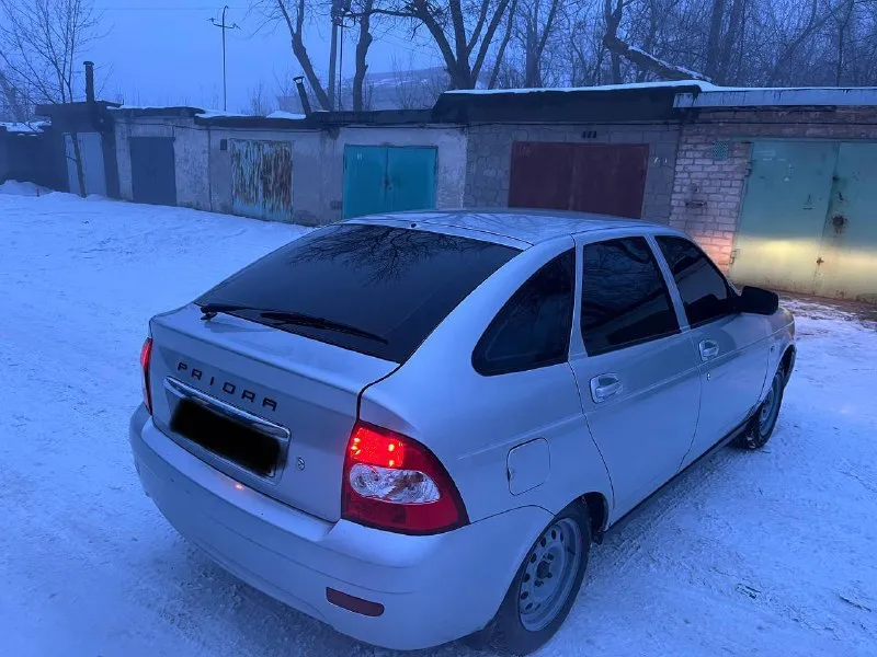 Продам приору 2011г. в в хорошем состоянии, вложений не требует кузов в хорошем состоянии без гнили и ржавчины дно, ланжероны, стаканы все целое двигатель масло не ест. масло от замены до замены коробка не хрустит не выбивает, переключается плавно по ходовке все отлично без посторонних звуков abs, стеклоподъемники, эур, штатная магнитола с bluetooth салон чистый и опрятный цена: 380к быстрым торг возможен обмен связь со мной: +7949-558-73-52 +7988-585-79-37(вацап, телеграмм) - фотография - 6