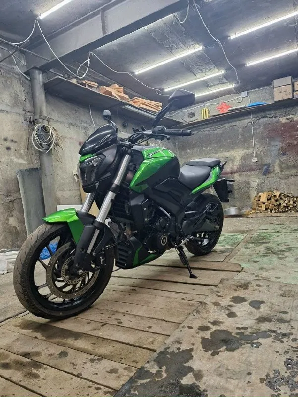 Продаю свой bajaj dominar 400 (40лс) 1 цилиндровый подойдёт как для новичков так и для опытных, очень хорошо рулится и едет в городе. год выпуска 2022, покупался новый, один владелец! пробег 17.000 к сезону готов, новая тормозная жидкость, охлаждающая жидкость, поменяны фильтра (топливный, воздушный) масло заливалось eni 10w40, менял каждые 3.000км цена 400.000 рублей нахожусь в пролетарском районе, для связи +79493951124 (телеграмм на тот же номер) готов на любые провеки! 📞 звоните: +7(949)3951124 - фотография - 3