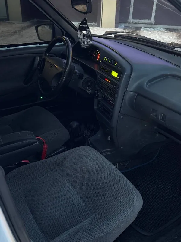 Продам ваз 2115 2012года машина в отличном состоянии на ход как мячик мягкая ✅✅✅ дорогу держит отлично мотор не дымит не троит масло не ест 1.6 8 клап ✅✅✅клапана не гнет проблемы этой нет ✅✅✅ коробка в идеале не хрустит не шумит не выбивает ✅✅✅ кузов в отличном состоянии не гнилой вообще ни где пороги целые дно отличное стаканы идеальные родной метал никогда не варилась все завод царапки в силу возраста имеются без дтп ✅✅✅ салон целый опрятный эво коврики ✅✅✅ музыка нормальная документы кристально чистые без штрафов без запретов залогов и прочего на учете стоит ✅✅✅ осмотр город макеевка цена 230.000 тысяч рублей хороший торг реальному покупателю!!! звонить : +79496073269 +79496440125 - фотография - 7