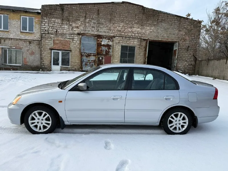 Продам honda civic 2003 год. двигатель 1.6 vtec (115 л. с), коробка обычный автомат. машина в прекрасном состоянии!не требует никаких вложений! обслужена : 29.01 поменяны комплект грм, масло в двигателе и коробке. салон чистый и ухоженный ( никогда не курили). машина полностью в оригинальном состоянии ( без тюнинга и колхоза). один фактический собственник! кузов также в отличном состоянии, ржавчины и вмятин нет, дтп не было. в автомобиле все узлы и агрегаты работают в штатном режиме, кондиционер в том числе. документы в полном порядке. возможны любые проверки на вашем сто, за авто не стыдно. документы в полном порядке. цена 599 тыс руб. донецк +79493204084 📞 🇷🇺 звоните: +79493204084 - фотография - 4
