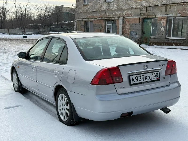 Продам honda civic 2003 год. двигатель 1.6 vtec (115 л. с), коробка обычный автомат. машина в прекрасном состоянии!не требует никаких вложений! обслужена : 29.01 поменяны комплект грм, масло в двигателе и коробке. салон чистый и ухоженный ( никогда не курили). машина полностью в оригинальном состоянии ( без тюнинга и колхоза). один фактический собственник! кузов также в отличном состоянии, ржавчины и вмятин нет, дтп не было. в автомобиле все узлы и агрегаты работают в штатном режиме, кондиционер в том числе. документы в полном порядке. возможны любые проверки на вашем сто, за авто не стыдно. документы в полном порядке. цена 599 тыс руб. донецк +79493204084 📞 🇷🇺 звоните: +79493204084 - фотография - 5