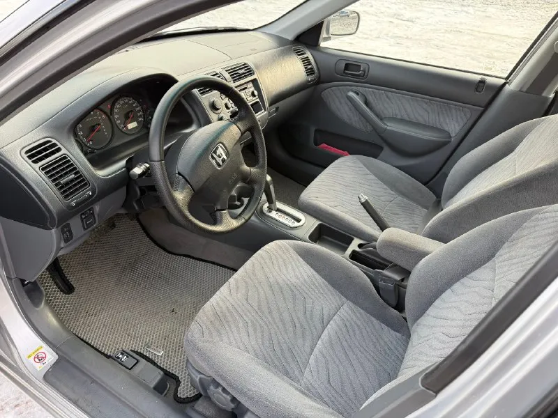 Продам honda civic 2003 год. двигатель 1.6 vtec (115 л. с), коробка обычный автомат. машина в прекрасном состоянии!не требует никаких вложений! обслужена : 29.01 поменяны комплект грм, масло в двигателе и коробке. салон чистый и ухоженный ( никогда не курили). машина полностью в оригинальном состоянии ( без тюнинга и колхоза). один фактический собственник! кузов также в отличном состоянии, ржавчины и вмятин нет, дтп не было. в автомобиле все узлы и агрегаты работают в штатном режиме, кондиционер в том числе. документы в полном порядке. возможны любые проверки на вашем сто, за авто не стыдно. документы в полном порядке. цена 599 тыс руб. донецк +79493204084 📞 🇷🇺 звоните: +79493204084 - фотография - 7