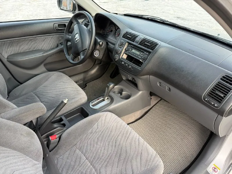 Продам honda civic 2003 год. двигатель 1.6 vtec (115 л. с), коробка обычный автомат. машина в прекрасном состоянии!не требует никаких вложений! обслужена : 29.01 поменяны комплект грм, масло в двигателе и коробке. салон чистый и ухоженный ( никогда не курили). машина полностью в оригинальном состоянии ( без тюнинга и колхоза). один фактический собственник! кузов также в отличном состоянии, ржавчины и вмятин нет, дтп не было. в автомобиле все узлы и агрегаты работают в штатном режиме, кондиционер в том числе. документы в полном порядке. возможны любые проверки на вашем сто, за авто не стыдно. документы в полном порядке. цена 599 тыс руб. донецк +79493204084 📞 🇷🇺 звоните: +79493204084 - фотография - 8