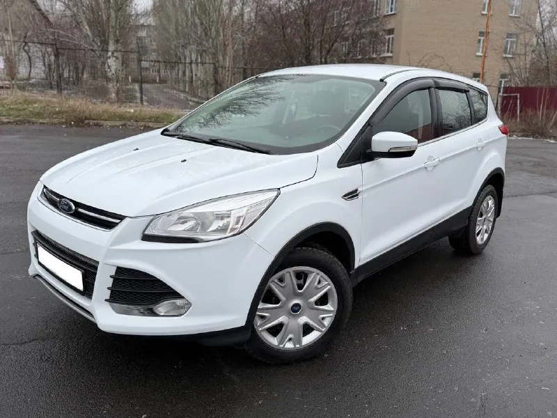 Ford kuga 2013, бензиновый двигатель 1.6, механическая коробка передач. два собственника. подтвержденный оригинальный пробег — 168 000 км. отличное состояние! кузов оцинкован, все стекла оригинальные, включая лобовое. двигатель работает ровно, без посторонних шумов и ошибок. коробка передач плавная, ходовая часть без стуков. полный комплект ключей и сервисная книга. документы в полном порядке, продажа с полным оформлением. обмен не рассматривается. фиксированная цена — 850 000 рублей. город донецк. телефон: +7(949)3710826. готовы предоставить все данные по автомобилю и видеообзор. 📞 звоните: +7(949)3710826 - фотография - 1