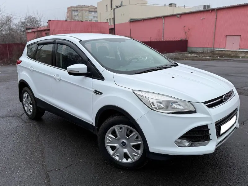 Ford kuga 2013, бензиновый двигатель 1.6, механическая коробка передач. два собственника. подтвержденный оригинальный пробег — 168 000 км. отличное состояние! кузов оцинкован, все стекла оригинальные, включая лобовое. двигатель работает ровно, без посторонних шумов и ошибок. коробка передач плавная, ходовая часть без стуков. полный комплект ключей и сервисная книга. документы в полном порядке, продажа с полным оформлением. обмен не рассматривается. фиксированная цена — 850 000 рублей. город донецк. телефон: +7(949)3710826. готовы предоставить все данные по автомобилю и видеообзор. 📞 звоните: +7(949)3710826 - фотография - 6