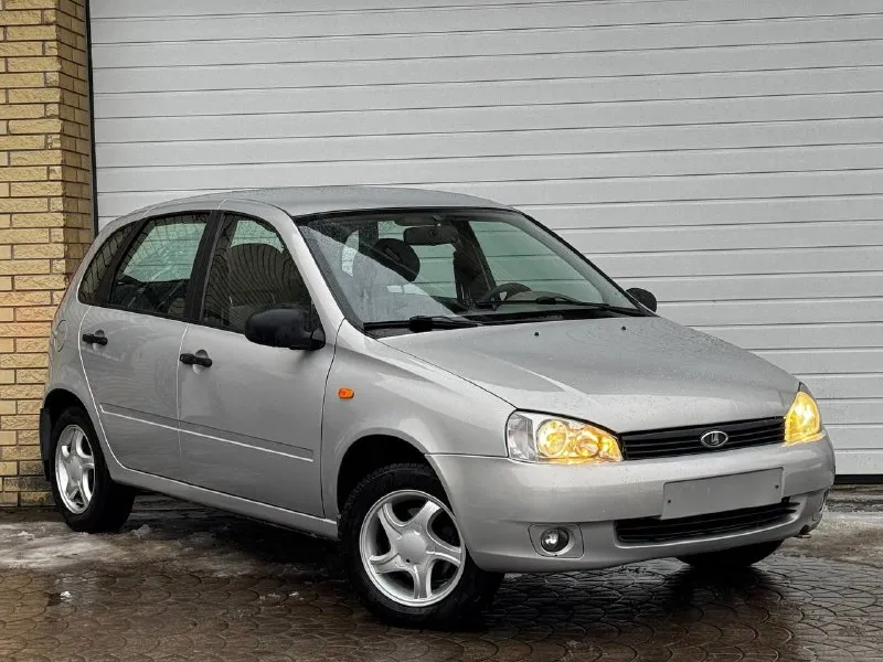 Продам ваз калина! всю жизнь в одной семье! большую часть времени простояла в теплом гараже родной пробег 55.000 км автомобиль обслуживался на сервисе лада! в снег дождь авто не выезжал на авто не присутствует сварки коррозии и тд в родном металле, родной окрас все стекла родные! состояние авто не выразить на фото авто весь в заводской обработке сохранились сервисные книжки комплектация люкс сигнализация усилитель руля кондиционер abs подушка безопасности airbag центральный замок противотуманные огни стеклоподъемники на все окна подогрев сидений электрозеркала подогрев заднего стекла два комплекта резины новая резина лето авто не прокуреный! сохранился этот специфический аромат пластика, хорошо знакомый многим автомобилистам. технический авто 5+ после долго простоя автомобиль весь обслужен ота доя) по документам любой вид оформление повторюсь автомобиль в новом состояние без нюансов и вложений сохранился в первозданном виде цена 460.000 ₽ и торг номер телефона 📞 звоните: +7(949)4166360 - фотография - 2