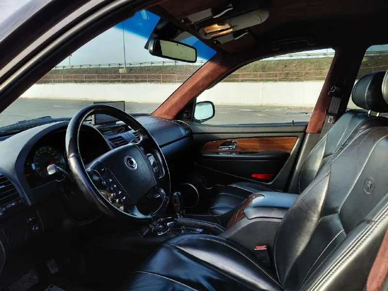 В продаже любимый корейский внедорожник ssangyong rexton ii xvt 2008 года 2.7 турбо- 186 л. с. коробка автомат цена 1070000 рублей +79495690390 город донецк. адекватный торг. ✅пробег настоящий 262 тыс км ✅постоянный полный привод. ✅максимальная комплектация ✅установлена дорогая сигнализация с автозапуском ✅автомобиль без дтп (любые проверки) ✅богатое оснащение: кожаный салон, потолок алькантара, мультируль, камера переднего и заднего вида, новые литые диски r18 с хорошей зимней резиной nokian. ✅установлен дорогой монитор с андроидавто, bluetooth, wifi, регистратор и тд. ✅ полный электро пакет(электрорегулировка зеркал и сидений, обогрев сидений) ✅датчики дождя, света ✅авто местное 180 регион, каждый день на ходу! ✅являюсь владельцем более 2х лет ❗прекрасный рамный надёжный внедорожник, гaрaжнoe хpaнeние, двa кoмплeктa ключей, двигатель и коробка от mercedes работает идеально! ❗масло меняли каждые 7 тысяч километров ❗машина сел и поехал без вложений, едет прекрасн 📞 звоните: +7(949)5690390 - фотография - 2