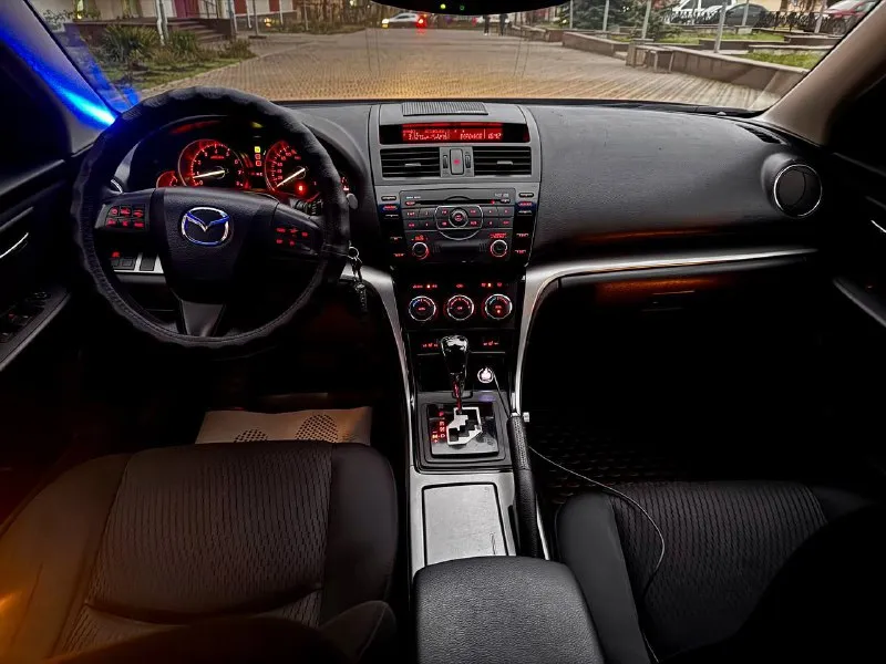 Продам свой автомобиль mazda mazda 6 2011г 2.0 коробка автомат машина в отличном состоянии, кузов весь в родном окрасе. по ходовой части полный порядок, из последнего было сделано: перебрана рулевая рейка хорошим комплектующим, сделана замена масла в коробке и фильтра 40т. по комплектации: двух зонный климат контроль (работает отлично) подогрев передних сидений комбинированный салон кожа датчик дождя и света круиз контроль электрорегулировка и электроскладывание боковых зеркал два комплекта ключей пробег 175 000 км. без дтп кто ищет для себя ухоженный автомобиль звоните цена 1 100 000 руб. осмотр в донецке. рассматриваю обмен с вашей доплатой. + +7949 508 96 15 вячеслав 📞 звоните: +7(949)5089615 - фотография - 10