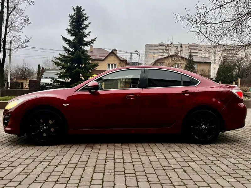 Продам свой автомобиль mazda mazda 6 2011г 2.0 коробка автомат машина в отличном состоянии, кузов весь в родном окрасе. по ходовой части полный порядок, из последнего было сделано: перебрана рулевая рейка хорошим комплектующим, сделана замена масла в коробке и фильтра 40т. по комплектации: двух зонный климат контроль (работает отлично) подогрев передних сидений комбинированный салон кожа датчик дождя и света круиз контроль электрорегулировка и электроскладывание боковых зеркал два комплекта ключей пробег 175 000 км. без дтп кто ищет для себя ухоженный автомобиль звоните цена 1 100 000 руб. осмотр в донецке. рассматриваю обмен с вашей доплатой. + +7949 508 96 15 вячеслав 📞 звоните: +7(949)5089615 - фотография - 6