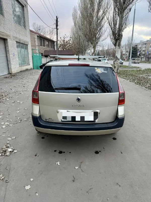 Renault меган 2007 год. собственник. авто без дтп, кузов целый, сколы немножко есть, примятый порог, машина с франции так что оценковка двухсторонняя, то есть не каких рыжиков! технически всё исправно, ходовая перебрана, двигатель 1.5 обслужен, продиогностирован и в полном порядке, заменены все фильтра и жидкости включая топлевный (всё оригинал), в коробке масло заменено, салон велюровый, накинуты хорошие чехлы кож зам. зимняя новая резина 15 радиус. сенсорная андроид магнитола. страховка включена, переделаю сразу на нового хозяина. каждый день на ходу, хороший экземпляр с расходом от 5 до 6 литров дизеля, высокая как для универсала и тяга бомба, турбину даже не слышно. в общем приезжайте покатайтесь и всё сами поймёте 👍 цена 54500 руб. торг естественно. донецк-макеевка тел. +79493183190 📞 звоните: +7(949)3183190 - фотография - 2