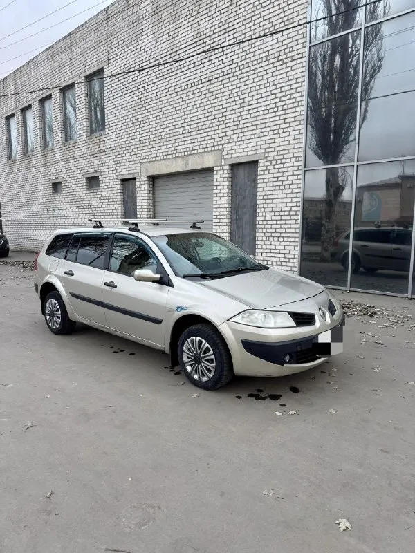 Renault меган 2007 год. собственник. авто без дтп, кузов целый, сколы немножко есть, примятый порог, машина с франции так что оценковка двухсторонняя, то есть не каких рыжиков! технически всё исправно, ходовая перебрана, двигатель 1.5 обслужен, продиогностирован и в полном порядке, заменены все фильтра и жидкости включая топлевный (всё оригинал), в коробке масло заменено, салон велюровый, накинуты хорошие чехлы кож зам. зимняя новая резина 15 радиус. сенсорная андроид магнитола. страховка включена, переделаю сразу на нового хозяина. каждый день на ходу, хороший экземпляр с расходом от 5 до 6 литров дизеля, высокая как для универсала и тяга бомба, турбину даже не слышно. в общем приезжайте покатайтесь и всё сами поймёте 👍 цена 54500 руб. торг естественно. донецк-макеевка тел. +79493183190 📞 звоните: +7(949)3183190 - фотография - 3