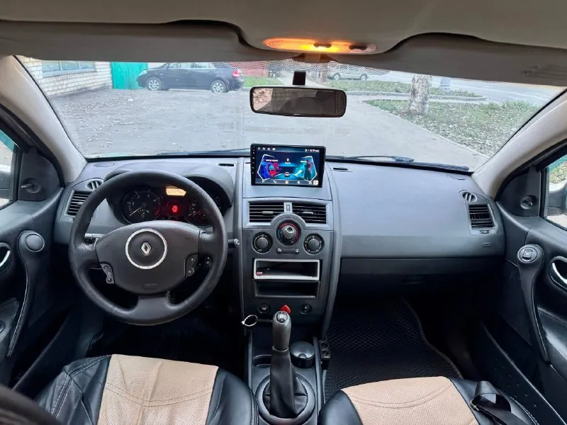 Renault меган 2007 год. собственник. авто без дтп, кузов целый, сколы немножко есть, примятый порог, машина с франции так что оценковка двухсторонняя, то есть не каких рыжиков! технически всё исправно, ходовая перебрана, двигатель 1.5 обслужен, продиогностирован и в полном порядке, заменены все фильтра и жидкости включая топлевный (всё оригинал), в коробке масло заменено, салон велюровый, накинуты хорошие чехлы кож зам. зимняя новая резина 15 радиус. сенсорная андроид магнитола. страховка включена, переделаю сразу на нового хозяина. каждый день на ходу, хороший экземпляр с расходом от 5 до 6 литров дизеля, высокая как для универсала и тяга бомба, турбину даже не слышно. в общем приезжайте покатайтесь и всё сами поймёте 👍 цена 54500 руб. торг естественно. донецк-макеевка тел. +79493183190 📞 звоните: +7(949)3183190 - фотография - 7