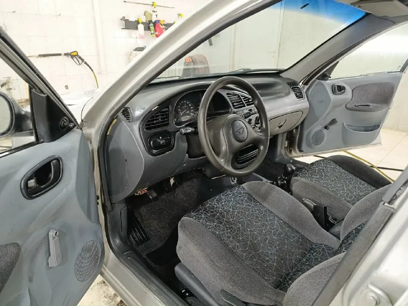 Продам daewoo сенс 2007 года на хорошем ходу. мотор работает без нареканий 1.3, установлен газ. новые свечи, поменяно масло. пробег 208000 коробка не выбивает не пинает. документы порядок. подвеска мягкая, обслужили 100км назад. кузов и днище уставшие, есть куда приложить руки. цена 180 тысяч рублей. телефон +79493746803 📞 звоните: +7(949)3746803 - фотография - 4