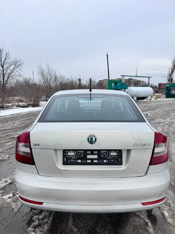 💎 skoda octavia 2012 — 1.6 at, идеальное состояние 🔹 двигатель и трансмиссия • надёжный бензиновый двигатель 1.6 • настоящий автомат, работает мягко • регулярное обслуживание 🔹 состояние автомобиль в безупречном состоянии — технически и внешне. без дтп, салон ухоженный. без вложений, сел и поехал. 🔹 история • всё время в одной семье • кристально чистая история • не использовался в такси и коммерции • хозяйский автомобиль 🔹 обслуживание • обслуживание у официального дилера • подтверждённая сервисная история • сервисная книжка в наличии 🔹 комплектация и опции • кондиционер • дорогая охранная система • автозапуск • качественная камера заднего вида • хорошая аудиосистема •и много другово • всё работает • 3 оригинальных ключа 🔹 дополнительно • новая зимняя резина 📄 документы • полный порядок, без ограничений 🎁 цена: 945 000 руб. 💰 📞 +79495639877 📞 +79494495951 - фотография - 4