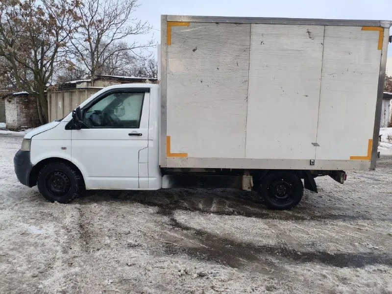 Volkswagen транспортёр 2010год, состояние хорошее, будка новая 6 палет, по документам рефрижератор, реф сняли, стоит кондиционер стояночный, сзади пневма 2 тонны можно грузить, из вложений нужно поменять зеркала заднего вида, радиатор печки, плохо греет, акамулятор новый, резина перед шипы, с новая, сзади обычная с. техосмотр страховка есть. собственник!! цена 1.1🍋 машиной владею 2 года. +79495213358 📞 звоните: +7(949)5213358 - фотография - 5