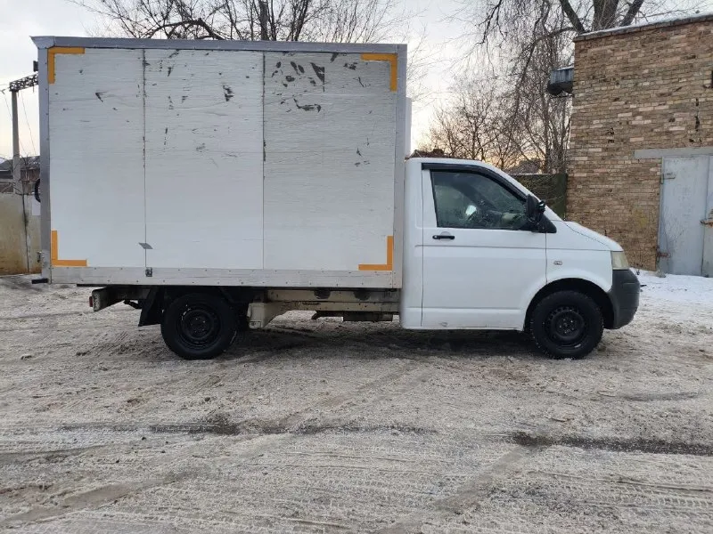 Volkswagen транспортёр 2010год, состояние хорошее, будка новая 6 палет, по документам рефрижератор, реф сняли, стоит кондиционер стояночный, сзади пневма 2 тонны можно грузить, из вложений нужно поменять зеркала заднего вида, радиатор печки, плохо греет, акамулятор новый, резина перед шипы, с новая, сзади обычная с. техосмотр страховка есть. собственник!! цена 1.1🍋 машиной владею 2 года. +79495213358 📞 звоните: +7(949)5213358 - фотография - 6