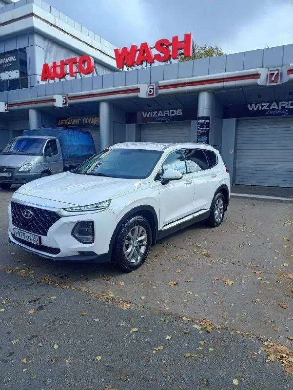 Продам автомобиль hyundai santa fe 2019 года. машина ухоженная, не пригон, официальная. два ключа, сервисная книга. не бита, не крашена. комплектация: "family" кожаный салон, обогрев передних сидений, руля и боковых зеркал, 2-х зонный климат контроль, круиз контроль, мультимедиа (android auto, apple carplay), камера заднего вида, электро ручник, парктроники (перед, зад), датчики давления в колесах, света и дождя, бесключевой доступ, start/stop, помощь при спуске. установлена хорошая сигнализация pandora мотор 2.4, автомат и полный привод.132.000км родного пробега. готов на любые проверки цена: 2.850.000₽ торг у авто +7(949)-385-12-95 📞 звоните: +7(949)3851295 - фотография - 2