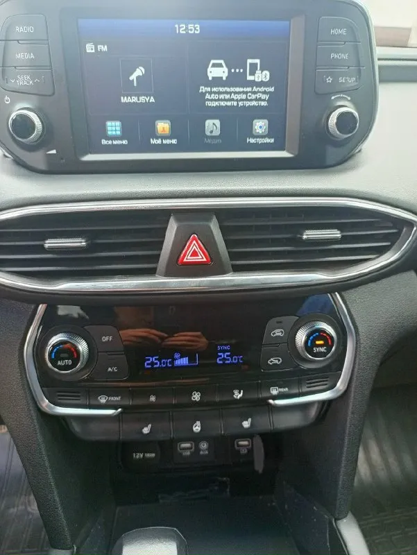 Продам автомобиль hyundai santa fe 2019 года. машина ухоженная, не пригон, официальная. два ключа, сервисная книга. не бита, не крашена. комплектация: "family" кожаный салон, обогрев передних сидений, руля и боковых зеркал, 2-х зонный климат контроль, круиз контроль, мультимедиа (android auto, apple carplay), камера заднего вида, электро ручник, парктроники (перед, зад), датчики давления в колесах, света и дождя, бесключевой доступ, start/stop, помощь при спуске. установлена хорошая сигнализация pandora мотор 2.4, автомат и полный привод.132.000км родного пробега. готов на любые проверки цена: 2.850.000₽ торг у авто +7(949)-385-12-95 📞 звоните: +7(949)3851295 - фотография - 7