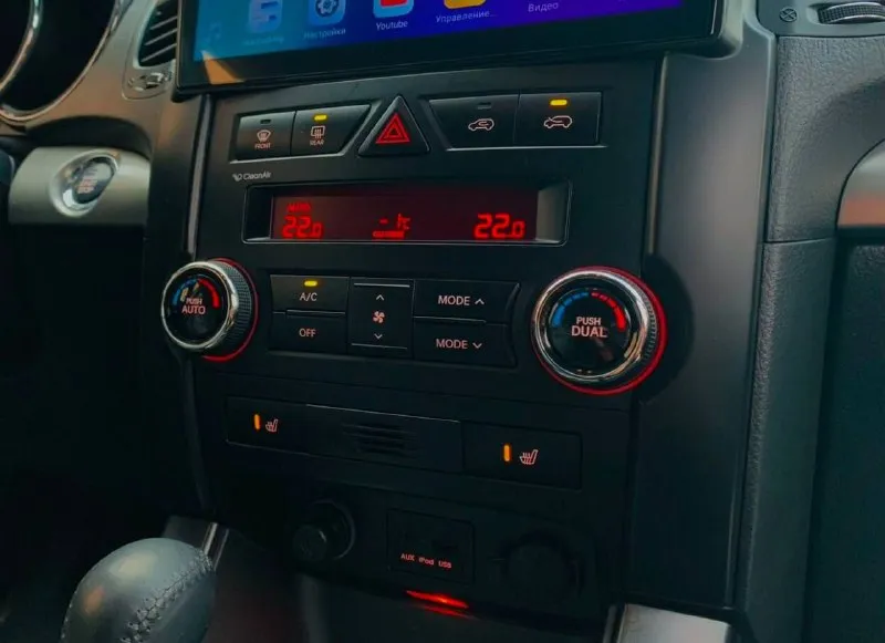 ​🚙 Kia sorento xm — технический идеал в родной краске!
​Ищете честный кроссовер, в который не нужно вкладывать? Это именно он. Главное преимущество — абсолютно новый двигатель (не контрактный!), установленный всего 11 000 км назад.
​Основные характеристики:
​Год выпуска: 2009
​Двигатель: 2.4 бензин (пробег кузова 209 тыс. , мотора — 11 тыс. !)
​Кузов: в заводском окрасе — любые проверки приветствуются.
​Цена: 1 350 000 ₽
​Что сделано:
​Ходовая часть: полностью перебрана (новые привода в сборе, рычаги, передние стойки, наконечники и опорные подшипники). Машина едет как новая!
​Свет: установлены дорогие качественные лампы (ближний/дальний) — идеальная видимость ночью.
​Подготовка к зиме: пройдено полное то (масло, фильтры), стоит новая шипованная резина nexon.
​Максимальная комплектация:
​Роскошный кожаный салон и руль.
​Раздельный климат-контроль.
​Современный планшет (мультимедиа).
​Подогрев сидений и полный электропак
📲 Tg: иван ушмодин
📞 Звоните: +7(949)7295570 - фотография - 8