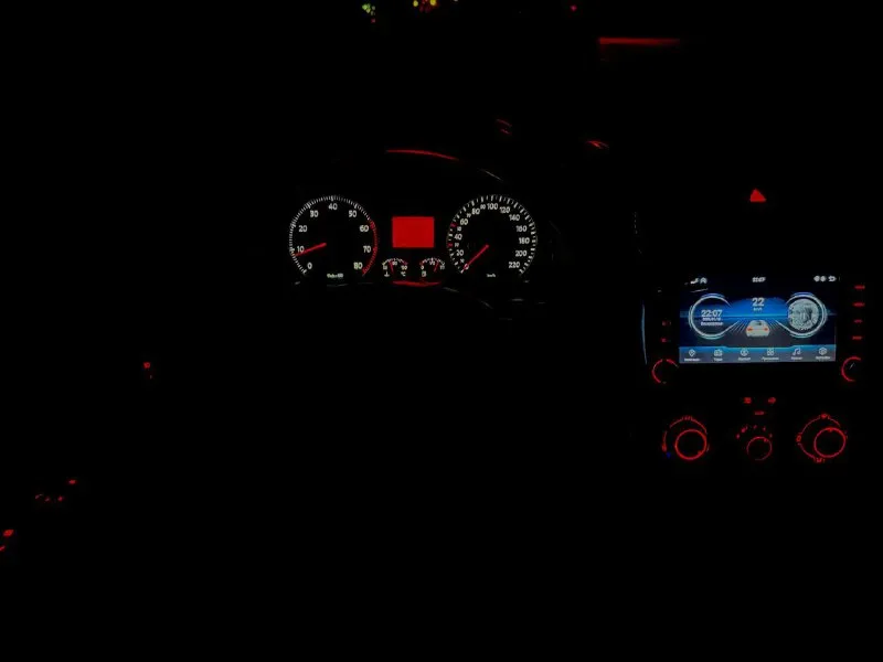 В продаже volkswagen golf v, с 2007 г в 🇷🇺, 1.4 л (атмосферник) механика, . родной пробег - 275 тыс км. заменён комплект грм, помпа, термостат, свечи (10.10.25) перебрана мкпп. , установлено новое сцепление. ошибки по системам отсутствуют. , всё работает. расход в среднем вне города - 6 л, город - 7,5 л. автотека чистая. , без скруток пробега. , без дтп. комплектация с кондиционером. , эл. зеркалами, доводчиками окон. , 4 эл. сп, системами abs, esp, ‘airbag’ в круг и бортовым компьютером. сделан пересвет приборной панели. , заменена штатная акустика на сенсорный дисплей с навигацией и «carplay», тонирована плёнкой llumar по кругу. резина «dunlop», новая, шипованная. торга нет. контакты : +7 (950) 710-27-27 (есть «telegram») цена : 499,999 рублей. обмен не рассматриваю. территориально находится в г макеевка (центр) - фотография - 8