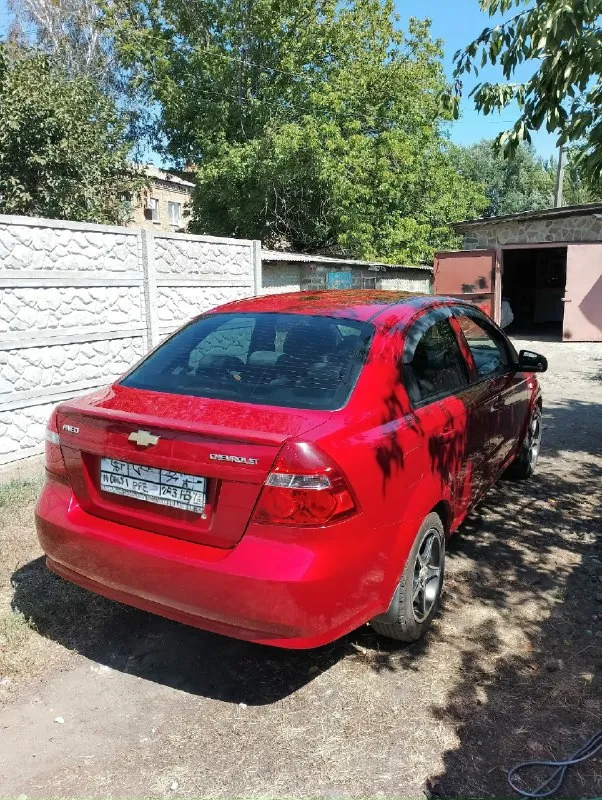 Продам chevrolet авео. 2008 год. мотор 1.2 цепной (84лс ) работает идеально ! кузов без ржавчины и дыр, дно стаканы всё целое, чистый ухоженый салон, не чего не стучит не гремит не дымит, мотор коробка ходовка всё отличное ( регулярное то каждые 7-8 т. км. и своевременная замена расходников и необходимых деталей, стоит зимняя резина на штампованых дисках, в коплекте летняя резина на литых дисках r15 ( и той и другой по 2 сезона). комплектация: led лампы (ближний, дальний, противотуманки) гидроусилитель руля, подушка безопасности, кондиционер android магнитола (boss mini) видеорегистратор ( фронтальная 2 к, задняя камера 720 hd), 2 ключа сигнализация starline ( отключена, можно восстановить), докатка + инструменты для замены колеса. очень экономичная по расходу топлива. цена 465000 осмотр г. иловайск, телефон +79493809212 📞 звоните: +7(949)3809212 - фотография - 3