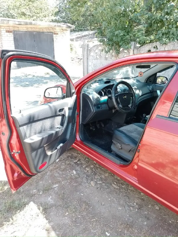 Продам chevrolet авео. 2008 год. мотор 1.2 цепной (84лс ) работает идеально ! кузов без ржавчины и дыр, дно стаканы всё целое, чистый ухоженый салон, не чего не стучит не гремит не дымит, мотор коробка ходовка всё отличное ( регулярное то каждые 7-8 т. км. и своевременная замена расходников и необходимых деталей, стоит зимняя резина на штампованых дисках, в коплекте летняя резина на литых дисках r15 ( и той и другой по 2 сезона). комплектация: led лампы (ближний, дальний, противотуманки) гидроусилитель руля, подушка безопасности, кондиционер android магнитола (boss mini) видеорегистратор ( фронтальная 2 к, задняя камера 720 hd), 2 ключа сигнализация starline ( отключена, можно восстановить), докатка + инструменты для замены колеса. очень экономичная по расходу топлива. цена 465000 осмотр г. иловайск, телефон +79493809212 📞 звоните: +7(949)3809212 - фотография - 5