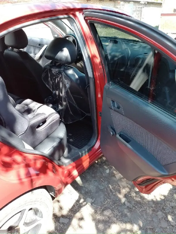 Продам chevrolet авео. 2008 год. мотор 1.2 цепной (84лс ) работает идеально ! кузов без ржавчины и дыр, дно стаканы всё целое, чистый ухоженый салон, не чего не стучит не гремит не дымит, мотор коробка ходовка всё отличное ( регулярное то каждые 7-8 т. км. и своевременная замена расходников и необходимых деталей, стоит зимняя резина на штампованых дисках, в коплекте летняя резина на литых дисках r15 ( и той и другой по 2 сезона). комплектация: led лампы (ближний, дальний, противотуманки) гидроусилитель руля, подушка безопасности, кондиционер android магнитола (boss mini) видеорегистратор ( фронтальная 2 к, задняя камера 720 hd), 2 ключа сигнализация starline ( отключена, можно восстановить), докатка + инструменты для замены колеса. очень экономичная по расходу топлива. цена 465000 осмотр г. иловайск, телефон +79493809212 📞 звоните: +7(949)3809212 - фотография - 8