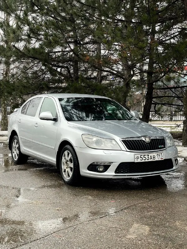 🇨🇿 skoda octavia rs 2010 dsg 2.0 tsi цена: 1.350🍋 (торг) ☎️ номер для связи: +79484771813 / +79897136521 продам skoda октавию rs, в очень хорошем состоянии из под одного хозяина, с оригинальным пробегом, полный сток, без чип тюнинга и т. д. чистейшая автотека, вся зеленая от и до. по кузову выглядит отлично, не гнилой, не дырявый, машина освежалась, убирали ваговские моменты, проемы в родной краске, обвес рс оригинальный. дно, пороги на месте. движок ccza работает очень тихо без посторонних лишних звуков, один из самых удачных в линейке, не дымит, турбина дует ! лично при мне была замена корзины сцепления боргварнер вместе с маслом, новый тнвд, новый блок абс, ремонт лопаток фазарегулятора, новые свечи ngk, переварка гофры и так по мелочи. коробка переключает отлично, dq250 с мокрой сцепой самая надженая. ходовка не гремит. по электрике все работает. очень хорошая комплектация: двухзонный климат контроль, 4 эсп, подогревы всех сидений, магнитола с экраном, перед зад парк 📞 звоните: +7(989)7136521 - фотография - 2