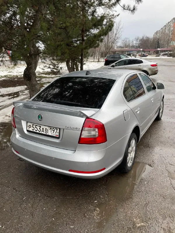 🇨🇿 skoda octavia rs 2010 dsg 2.0 tsi цена: 1.350🍋 (торг) ☎️ номер для связи: +79484771813 / +79897136521 продам skoda октавию rs, в очень хорошем состоянии из под одного хозяина, с оригинальным пробегом, полный сток, без чип тюнинга и т. д. чистейшая автотека, вся зеленая от и до. по кузову выглядит отлично, не гнилой, не дырявый, машина освежалась, убирали ваговские моменты, проемы в родной краске, обвес рс оригинальный. дно, пороги на месте. движок ccza работает очень тихо без посторонних лишних звуков, один из самых удачных в линейке, не дымит, турбина дует ! лично при мне была замена корзины сцепления боргварнер вместе с маслом, новый тнвд, новый блок абс, ремонт лопаток фазарегулятора, новые свечи ngk, переварка гофры и так по мелочи. коробка переключает отлично, dq250 с мокрой сцепой самая надженая. ходовка не гремит. по электрике все работает. очень хорошая комплектация: двухзонный климат контроль, 4 эсп, подогревы всех сидений, магнитола с экраном, перед зад парк 📞 звоните: +7(989)7136521 - фотография - 8