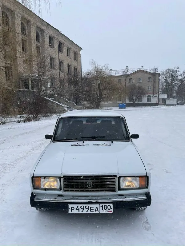 Продам ваз 2107 состояние хорошее автомобиль не крашеный весь в родном окрасе и металле делать нечего не надо сел и поехал стоит газ вписан в птс автомобиль на 180учете я собственник переоформления без проблем цена 145тыщ. . торг понимающим людям на бензин 2004год карб работает отлично заводится в любой мороз коробка 5ступка не выбивает нечего не хрустит хорошая зимняя резина на нормальных дисках звонить в любое время суток звонить только по делу кому догоро берите гнилую 2115 и катайтесь воздух мимо всех благ +79490355170 так же на этом номере телеграмм 📞 звоните: +7(949)0355170 - фотография - 2