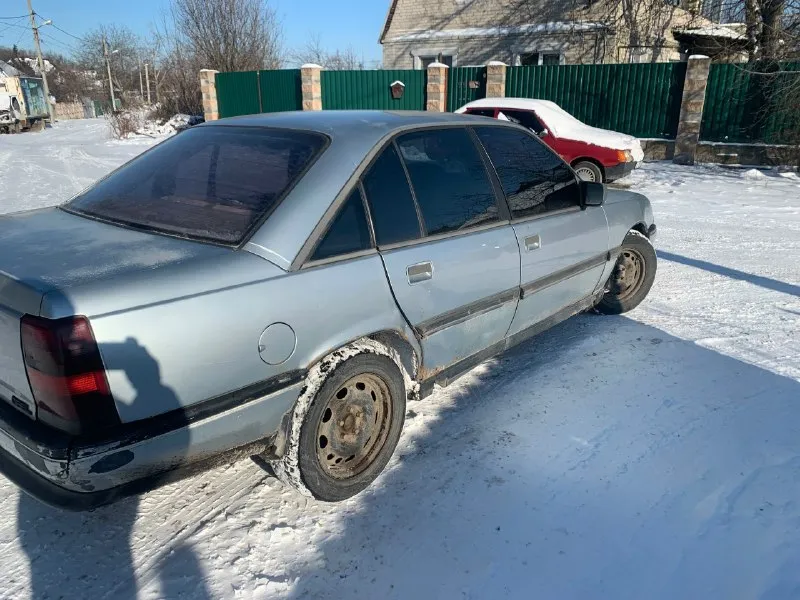 Продам opel omega a, газ-бензин все работает, машина на ходу, сел уехал. по электрике все работает. задний привод, весной перебиралась ходовая часть. ничего не гремит не стучит. по кузову есть косяки, не критичные есть возможность заехать на яму глянуть авто. резина зимняя, акамулятор живой. много что сделано по машине, кому интересно расскажу. цена 85 торг. +7 949 522 03 07 📞 звоните: +7(949)5220307 - фотография - 5