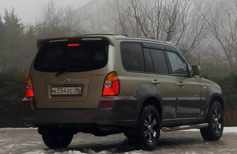 В продаже hyundai terracan. , 2.9 л, турбодизель. настоящий рамный внедорожник. , постоянный полный привод. , автомобиль обслужен. , ухожен. тнвд перебирался в начале осени. , промыт бак, обслужена система тормозов. , заменён стартер, выполнена ревизия ходовой части. новые масла. находится 15 лет в одной семье. родной окрас. двигатель обслужен. , всё сухое, работает ровно. вечная “механика“, никаких нареканий не имеет. тяга сумасшедшая. , вытаскивал в начале января f-250 севший на раму. есть климат и подогревы сидений, зеркал и лобового, 4 эл. сп, эл. зеркала, хорошая акустика. ., 2din магнитола pioneer и т. д. оптика новая, покрыта бронеплёнкой. , свет отл. резина стоит всесезонная с хорошим остатком. есть возможность установки 3-го ряда сидений. контакты : +7 (949) 363-52-68 (есть «telegram») цена : 750,000 рублей. обмен не рассматриваю. территориально находится в г макеевка (центр) - фотография - 6