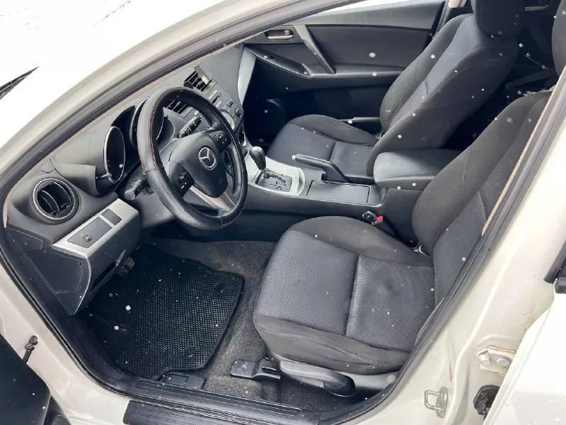 Mazda 3 2011 г. в двигатель 1.6 коробка автомат пробег 220 тыс. автомобиля в родном окрасе на все 💯, без дтп. пробег родной, кузов без рыжиков и царапин. техника на отлично, масло только поменял, конд рабочий, резина хорошая лето зима новая. салон целый и опрятный. автомобиль без вложений тел 89495006430 цена 980 000 тыс. возможен кредит или обмен 📞 🇷🇺 звоните: +79495006430 - фотография - 10