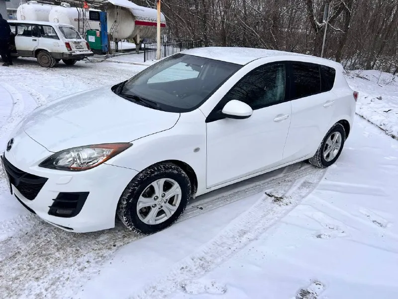 Mazda 3 2011 г. в двигатель 1.6 коробка автомат пробег 220 тыс. автомобиля в родном окрасе на все 💯, без дтп. пробег родной, кузов без рыжиков и царапин. техника на отлично, масло только поменял, конд рабочий, резина хорошая лето зима новая. салон целый и опрятный. автомобиль без вложений тел 89495006430 цена 980 000 тыс. возможен кредит или обмен 📞 🇷🇺 звоните: +79495006430 - фотография - 2