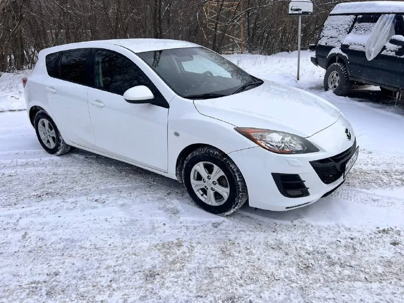 Mazda 3 2011 г. в двигатель 1.6 коробка автомат пробег 220 тыс. автомобиля в родном окрасе на все 💯, без дтп. пробег родной, кузов без рыжиков и царапин. техника на отлично, масло только поменял, конд рабочий, резина хорошая лето зима новая. салон целый и опрятный. автомобиль без вложений тел 89495006430 цена 980 000 тыс. возможен кредит или обмен 📞 🇷🇺 звоните: +79495006430 - фотография - 3