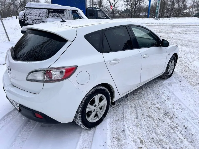 Mazda 3 2011 г. в двигатель 1.6 коробка автомат пробег 220 тыс. автомобиля в родном окрасе на все 💯, без дтп. пробег родной, кузов без рыжиков и царапин. техника на отлично, масло только поменял, конд рабочий, резина хорошая лето зима новая. салон целый и опрятный. автомобиль без вложений тел 89495006430 цена 980 000 тыс. возможен кредит или обмен 📞 🇷🇺 звоните: +79495006430 - фотография - 7
