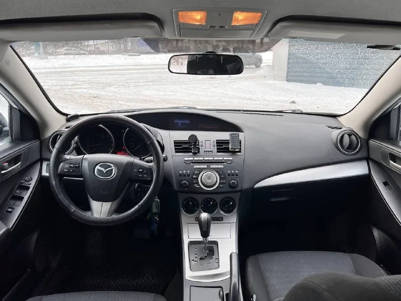 Mazda 3 2011 г. в двигатель 1.6 коробка автомат пробег 220 тыс. автомобиля в родном окрасе на все 💯, без дтп. пробег родной, кузов без рыжиков и царапин. техника на отлично, масло только поменял, конд рабочий, резина хорошая лето зима новая. салон целый и опрятный. автомобиль без вложений тел 89495006430 цена 980 000 тыс. возможен кредит или обмен 📞 🇷🇺 звоните: +79495006430 - фотография - 9