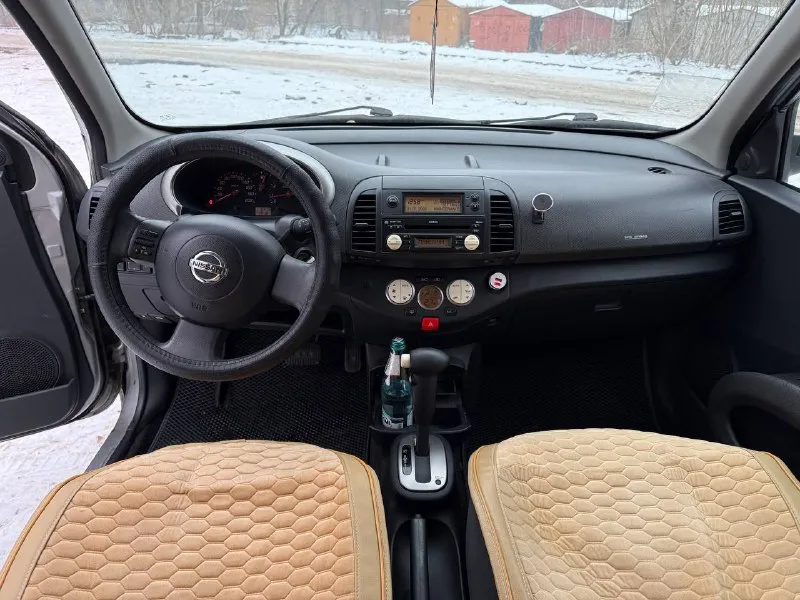 Продам ниссан микра 2005 г цена- вижу 500к пробег - 116400 двигатель -1,4 (88 л. с) заправил полный бак и ездишь 2 недели коробка - автомат привод - передний печка\ кондер все работает исправно. подогревы сидений передних электро стеклоподъемники электро регулировка зеркал гаражное хранение. не бита, не крашена, без гнили не смотря на год. 1 владелец, машина за пределы донецка не выезжала длительное время в связи с обстрелами находилась в гараже и не эксплуатировалась. сейчас прошла полное то. так же отдам титаны летние. +79493694194 - фотография - 5