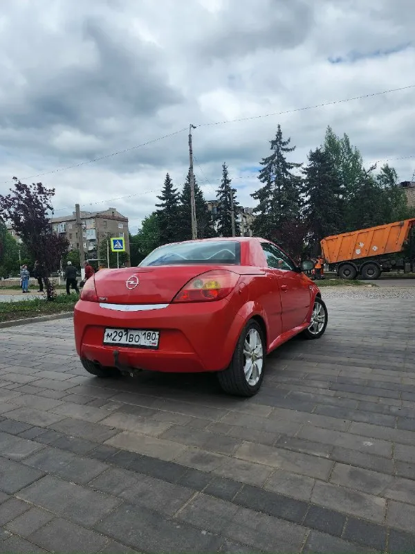 Автор: продам opel tigra twin top 2004г пригнана с германии на пробеге 135000, сейчас 210000км, я первый владелец в рф. заменены ступичные в круг, привода в сборе, шаровые, рулевые тяги и наконечники. сделана шумка дверей и заменены динамики, поставил процессорную магнитолу со встоенным уселителем. кузов с двойной оцинковкой, гнили и ржавчины нет. крыша и все системы в автомобиле работают хорошо. два комплекта резины. два ключа + сервисная история с германии. г енакиево цена 670000р торг т +79496850977.. ???наш телеграм канал [ бесплатное размещение за репост??? правила сообщества [ мы в мах [ [ 📞 звоните: +7(949)6850977 - фотография - 7
