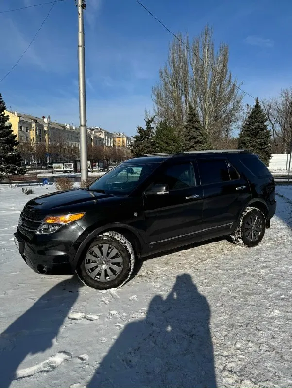 Автор: продам ford explorer, авто 2012 года. с объемом двигателя 3.5 литра ( чистый атмосферник ) на 365 л. с. авто в очень хорошей комплектации: по техническому состоянию все исправно, как мотор, так и коробка ( обычный автомат ). масло в моторе менялось каждые 6.000км! за маслом в коробке следили, 2.000 назад было поменяно полностью. так же были заменены 2 фильтра в коробке и прокладка! у авто стоит линзованная оптика. авто 7-ми местное! салон в живом состоянии: регулярно чистили и сразу при покупке одели чехлы на сидения! имеется трех зонный климат контроль. есть подогревы передних сидений и вентиляция! кожаный салон, сенсорная мультимедиа ( заводская )! электро - регулировки передних сидений, память водительского сидения в 3 режимах. электроскладывание зеркал заднего вида! автозапуск, люк и на заднем ряде панорамная крыша! за авто следили и ухаживали! за всеми остальными вопросами звоните по номеру телефона: +79493996821 цена данного боинга: 1.700.000 рублей, торг п 📞 звоните: +7(949)3996821 - фотография - 3