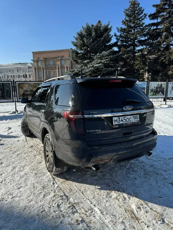 Автор: продам ford explorer, авто 2012 года. с объемом двигателя 3.5 литра ( чистый атмосферник ) на 365 л. с. авто в очень хорошей комплектации: по техническому состоянию все исправно, как мотор, так и коробка ( обычный автомат ). масло в моторе менялось каждые 6.000км! за маслом в коробке следили, 2.000 назад было поменяно полностью. так же были заменены 2 фильтра в коробке и прокладка! у авто стоит линзованная оптика. авто 7-ми местное! салон в живом состоянии: регулярно чистили и сразу при покупке одели чехлы на сидения! имеется трех зонный климат контроль. есть подогревы передних сидений и вентиляция! кожаный салон, сенсорная мультимедиа ( заводская )! электро - регулировки передних сидений, память водительского сидения в 3 режимах. электроскладывание зеркал заднего вида! автозапуск, люк и на заднем ряде панорамная крыша! за авто следили и ухаживали! за всеми остальными вопросами звоните по номеру телефона: +79493996821 цена данного боинга: 1.700.000 рублей, торг п 📞 звоните: +7(949)3996821 - фотография - 5
