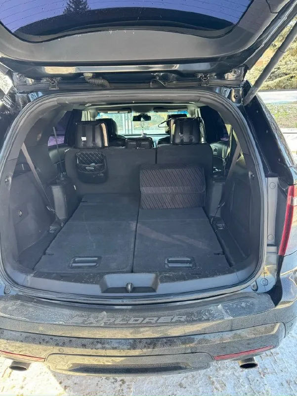 Автор: продам ford explorer, авто 2012 года. с объемом двигателя 3.5 литра ( чистый атмосферник ) на 365 л. с. авто в очень хорошей комплектации: по техническому состоянию все исправно, как мотор, так и коробка ( обычный автомат ). масло в моторе менялось каждые 6.000км! за маслом в коробке следили, 2.000 назад было поменяно полностью. так же были заменены 2 фильтра в коробке и прокладка! у авто стоит линзованная оптика. авто 7-ми местное! салон в живом состоянии: регулярно чистили и сразу при покупке одели чехлы на сидения! имеется трех зонный климат контроль. есть подогревы передних сидений и вентиляция! кожаный салон, сенсорная мультимедиа ( заводская )! электро - регулировки передних сидений, память водительского сидения в 3 режимах. электроскладывание зеркал заднего вида! автозапуск, люк и на заднем ряде панорамная крыша! за авто следили и ухаживали! за всеми остальными вопросами звоните по номеру телефона: +79493996821 цена данного боинга: 1.700.000 рублей, торг п 📞 звоните: +7(949)3996821 - фотография - 6