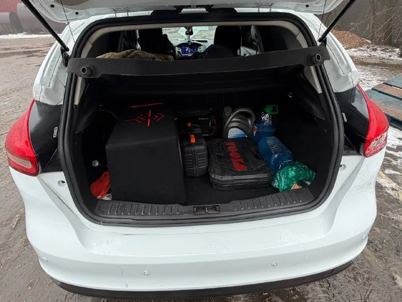 🚗данный автомобиль прошел полную комплексную диагностику и юридическую проверку. 📍автомобиль находится форд фокус 3 рейсталинг 2017года 2 хозяина место осмотра: город донецк, макеевка активная безопасность: —антиблокировочная система —антипробуксовочная система —система курсовой устойчивости —система помощи при экстренном торможении комфорт: —усилитель руля —регулировка руля —регулировка сиденья водителя в двух плоскостях —электростеклоподъемники передние и задние —электропривод зеркал управление климатом и обогрев: —кондиционер —обогрев зеркал мультимедиа и навигация: мультируль экстерьер: —красивые литые диски комплектность: —птс —свидетельство о регистрации —докатка установлена хорошая музыка, планшет последней версии, динамики praid, усилитель очень мощный, стоит сабвуфер не подключен недавно была замена левого привода, задние рычаги, стойки стабилизатора, тормозные колодки машина очень хорошая, езжу каждый день преодолевает по 4500тыс км без всяких проблем)) цена. 930.000, торг! +79494619735 - фотография - 6