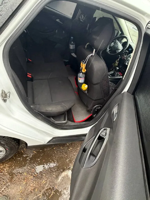 🚗данный автомобиль прошел полную комплексную диагностику и юридическую проверку. 📍автомобиль находится форд фокус 3 рейсталинг 2017года 2 хозяина место осмотра: город донецк, макеевка активная безопасность: —антиблокировочная система —антипробуксовочная система —система курсовой устойчивости —система помощи при экстренном торможении комфорт: —усилитель руля —регулировка руля —регулировка сиденья водителя в двух плоскостях —электростеклоподъемники передние и задние —электропривод зеркал управление климатом и обогрев: —кондиционер —обогрев зеркал мультимедиа и навигация: мультируль экстерьер: —красивые литые диски комплектность: —птс —свидетельство о регистрации —докатка установлена хорошая музыка, планшет последней версии, динамики praid, усилитель очень мощный, стоит сабвуфер не подключен недавно была замена левого привода, задние рычаги, стойки стабилизатора, тормозные колодки машина очень хорошая, езжу каждый день преодолевает по 4500тыс км без всяких проблем)) цена. 930.000, торг! +79494619735 - фотография - 7