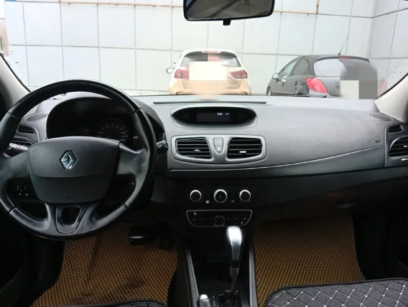 Продам renault меган 3 11 год, автомат,1,6.хорошее состояние. два ключа. полное оформление. донецк.... - фотография