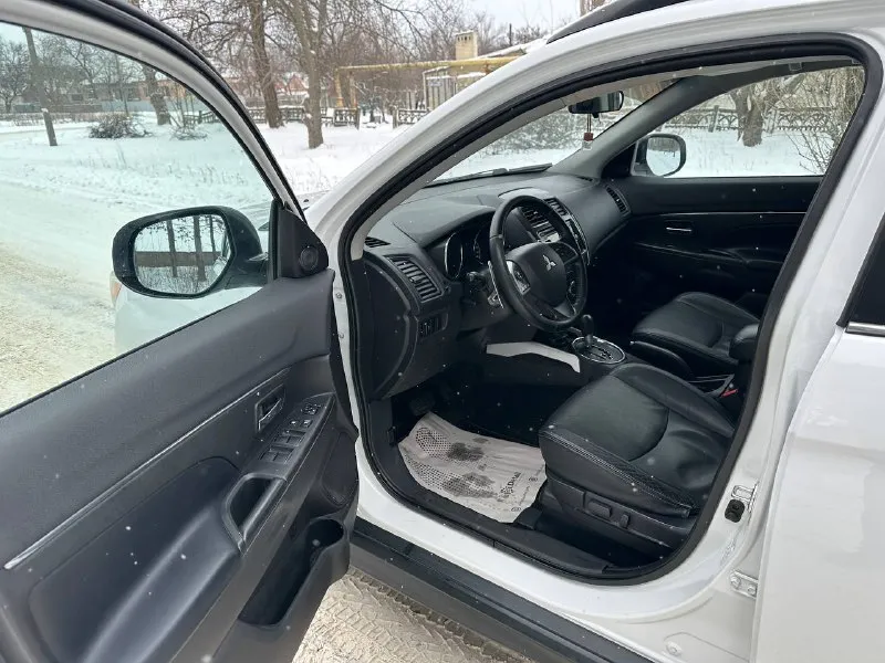 ❗продам mitsubishi asx рестайлинг в максимальной комплектации ❗ год выпуска 2013,мотор 2.0 коробка: автомат, пробег: 191.000км, полный привод 4wd ✅цена: 1.230.000 руб торг 📑 диагностическая карта есть, 1 хозяин с момента покупки в автосалоне, я вписан в птс, любое переоформление без проблем! ♻автомобиль в идеальном состоянии. практически весь в родной краске! мотор в идеале, коробка тоже (переключает плавно без рывков и пинков). кузов в идеальном состоянии. полный привод и блокировки в идеальном состоянии. ⚙️на автомобиле произведено то, замена масла и всех фильтров. вложений не требует абсолютно никаких. 🛞2 комплекта резина зима/лето r17. 2 ключа. ♻комплектация: максимальная: кожаный салон, start/stop, без ключевой доступ, электро регулировка сидений, датчик света, датчик дождя, мультируль, круиз контроль, 2х режимный подогрев сидений, электро регулировка и подогрев боковых зеркал, центральный замок, сигнализация с автозапуском. 🏠осмотр днр, г. амвросиевка ☎️подробности по телефону: +79495088908 (telegram) - фотография - 5