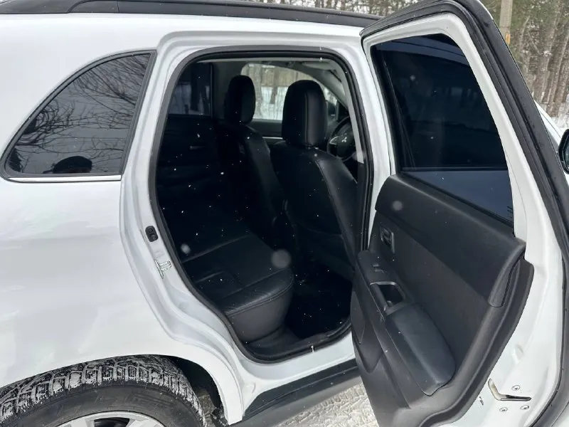 ❗продам mitsubishi asx рестайлинг в максимальной комплектации ❗ год выпуска 2013,мотор 2.0 коробка: автомат, пробег: 191.000км, полный привод 4wd ✅цена: 1.230.000 руб торг 📑 диагностическая карта есть, 1 хозяин с момента покупки в автосалоне, я вписан в птс, любое переоформление без проблем! ♻автомобиль в идеальном состоянии. практически весь в родной краске! мотор в идеале, коробка тоже (переключает плавно без рывков и пинков). кузов в идеальном состоянии. полный привод и блокировки в идеальном состоянии. ⚙️на автомобиле произведено то, замена масла и всех фильтров. вложений не требует абсолютно никаких. 🛞2 комплекта резина зима/лето r17. 2 ключа. ♻комплектация: максимальная: кожаный салон, start/stop, без ключевой доступ, электро регулировка сидений, датчик света, датчик дождя, мультируль, круиз контроль, 2х режимный подогрев сидений, электро регулировка и подогрев боковых зеркал, центральный замок, сигнализация с автозапуском. 🏠осмотр днр, г. амвросиевка ☎️подробности по телефону: +79495088908 (telegram) - фотография - 6