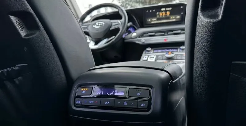 Hyundai palisade 2019г. 4,3🍋 (торг реальному покупателю). территориально шахтерск. машина комфортная и надежная, шикарный бело- перламутровый цвет🔥 ✔️комплектация - prestige ✔️пробег : 89000км опции: - бесключевой доступ - обдув / обогрев передних сидений и задних. - autohold - беспроводная зарядка - русифицирована - камера заднего вида - электросидения - люки - круиз-контроль - 3х-зонный климат-контроль - электронный ручной тормоз - 7 типов режимов привода удержания за рулём. - 8 мест для пассажиров ( третий ряд полноценный) - тонирована - колеса 19, резина новая. любые проверки за ваш счет. +79495715406 анна. 📞 звоните: +7(949)5715406 - фотография - 7